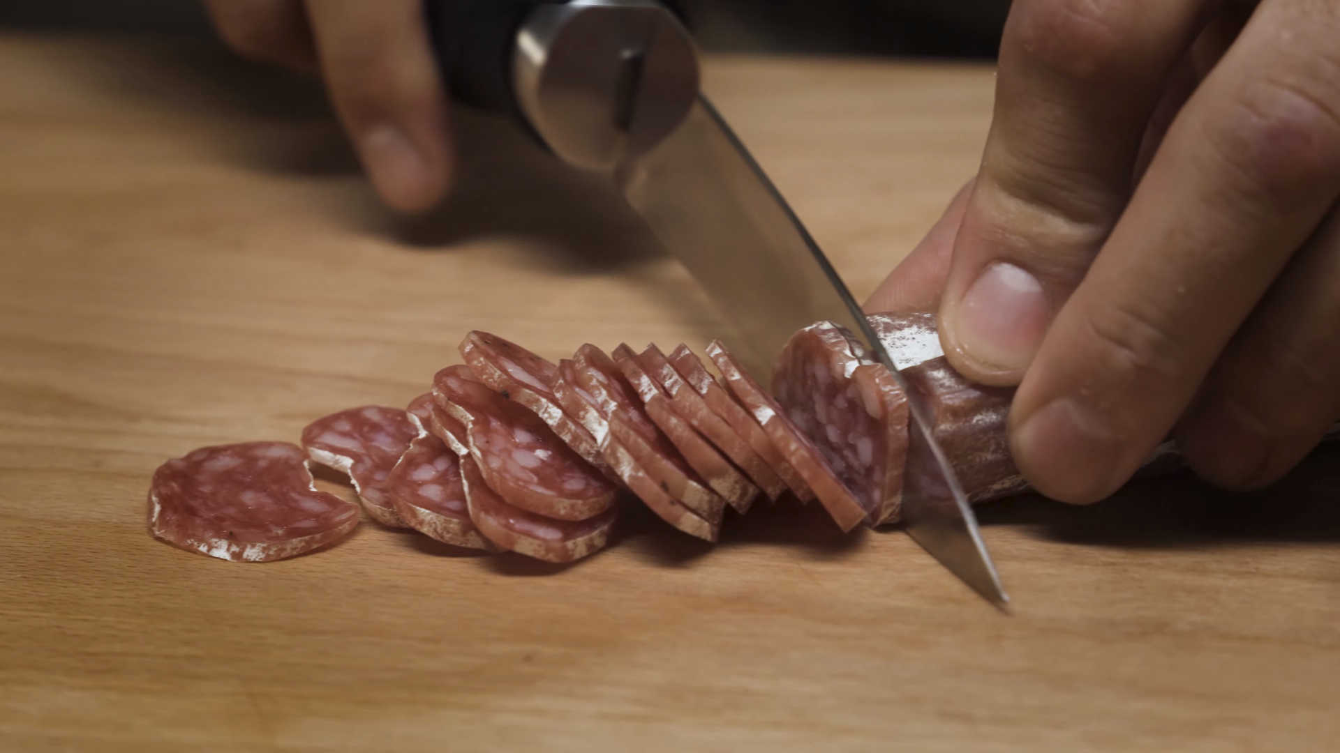 Легко поріже продукти, не пошкоджуючи їх: представлений ультразвуковий кухонний ніж